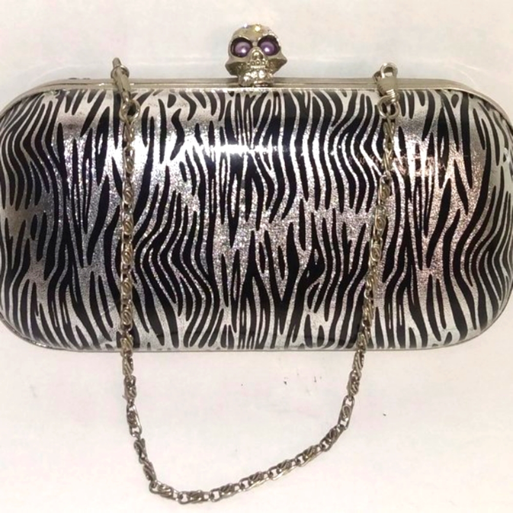 Skull head Purse/ Silver and Black